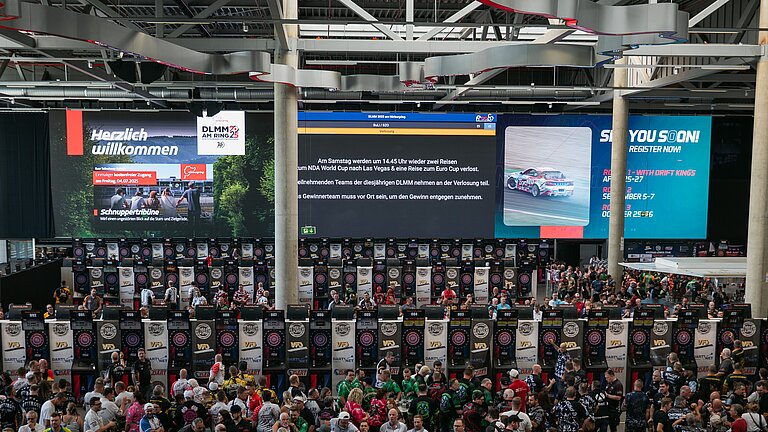 In Deutschland gehören die Produkte von LÖWEN DART seit Jahrzehnten zum Standard im Liga- und Turnierbetrieb. Ein Eindruck von den Deutschen Liga Mannschafts-Meisterschaften am Nürburgring.